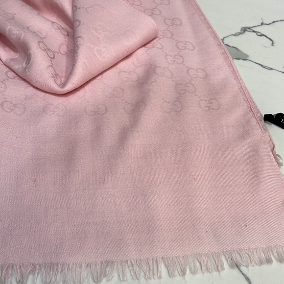 Gucci pink wool/silk blend scarf - Picture 4 of 7